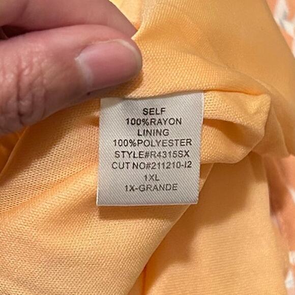 Blush BJ Boho Trendy Romper Peach Floral Shorts, Size 1XL or 16, NWOT - Picture 8 of 11